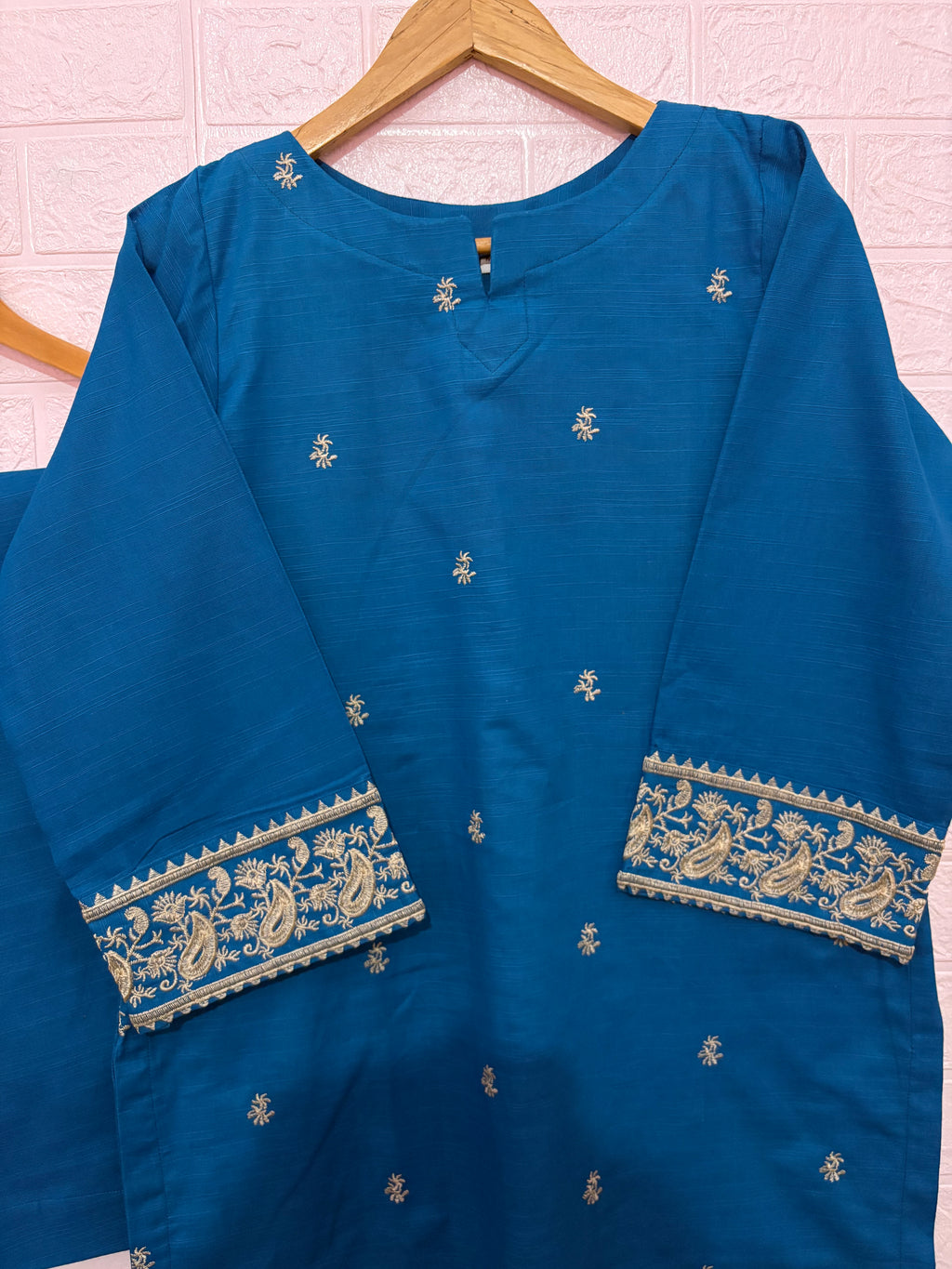 2pc Khaddar Embroidered Dress